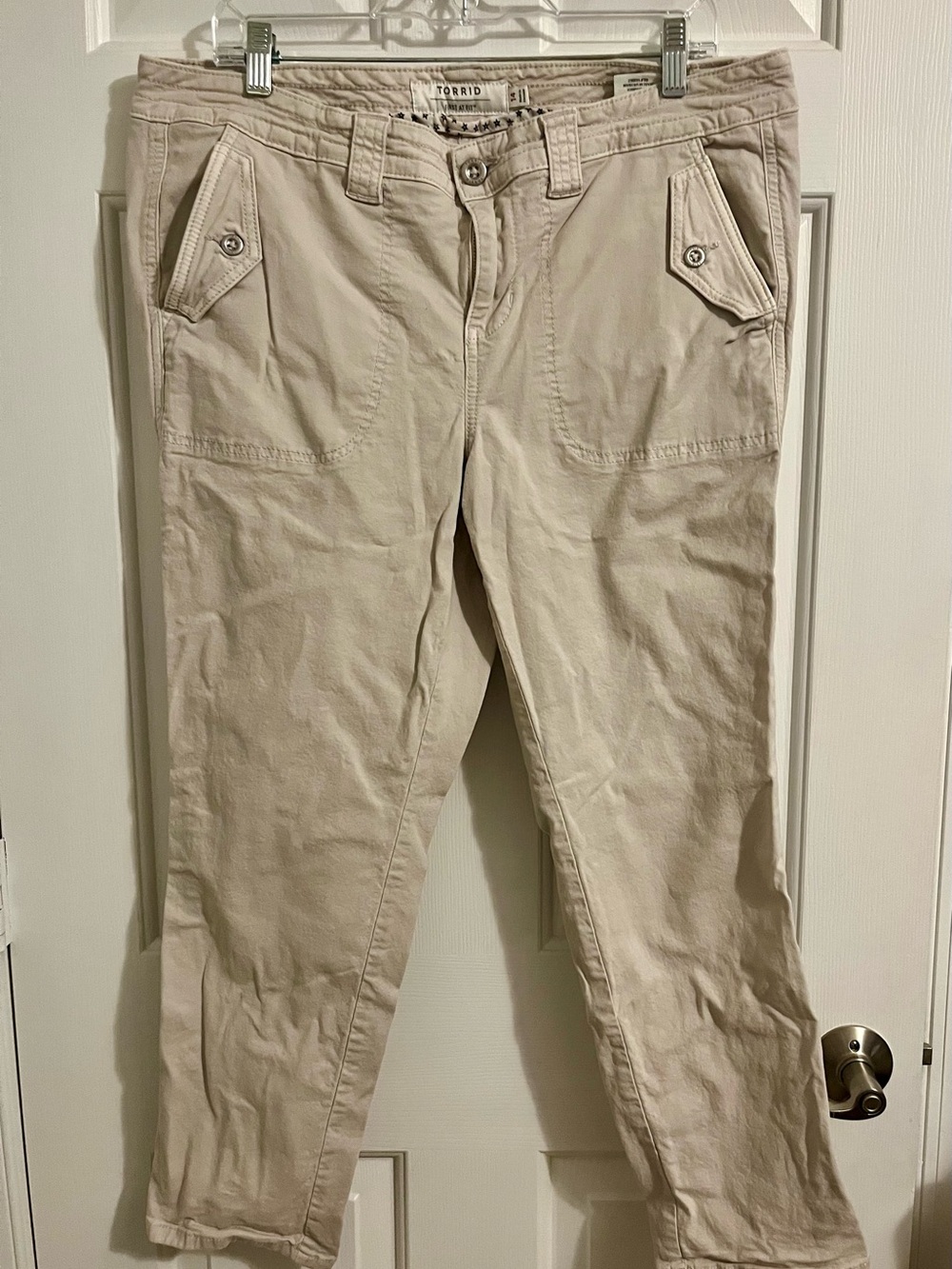 Women’s Torrid cropped twill military pants First in Fit Size 14 EUC